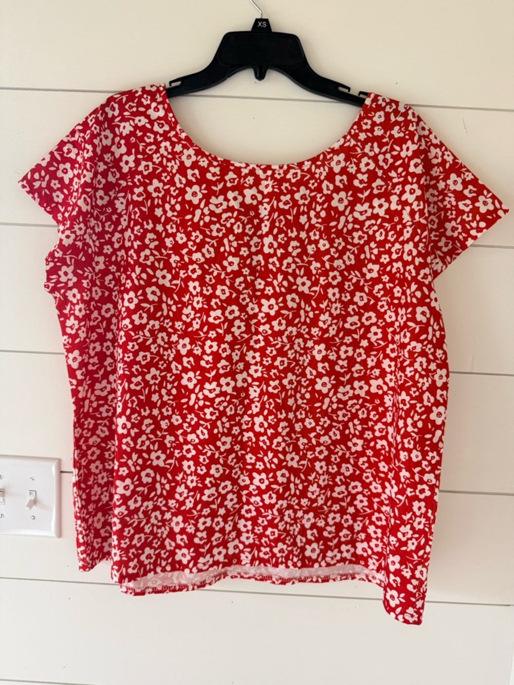 Women's Red Floral Short-Sleeve Blouse